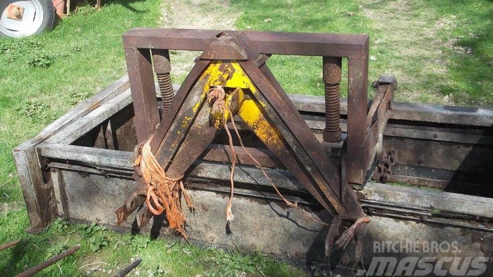  tractor mounted dung scraper £450 Nehéz boronák