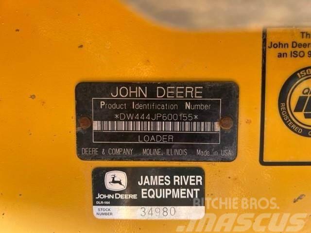 John Deere 444J Gumikerekes homlokrakodók