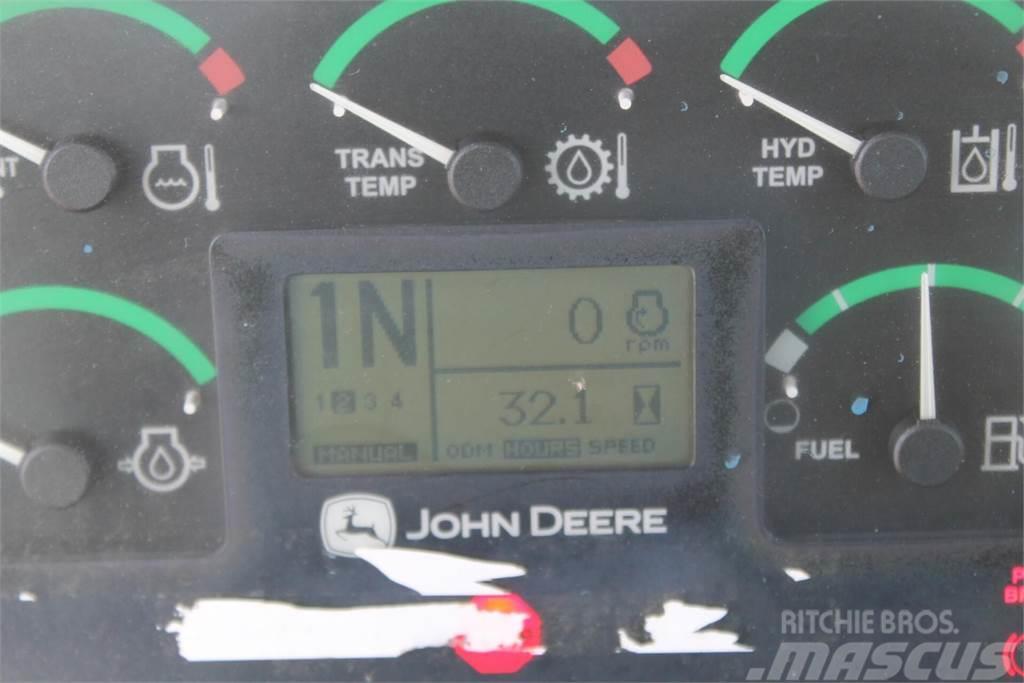 John Deere 444J Gumikerekes homlokrakodók