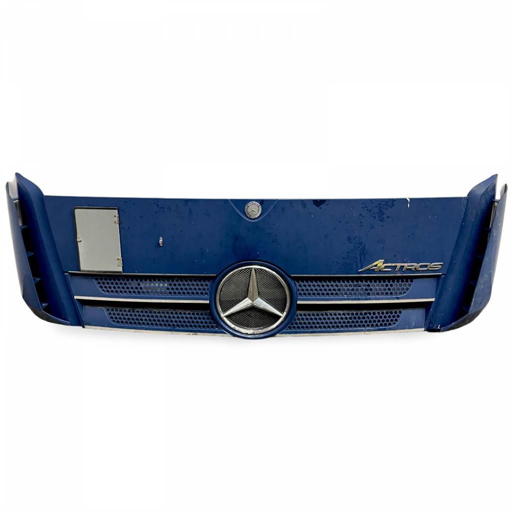 Mercedes-Benz Actros MP4 2551 Vezetőfülke és belső tartozékok