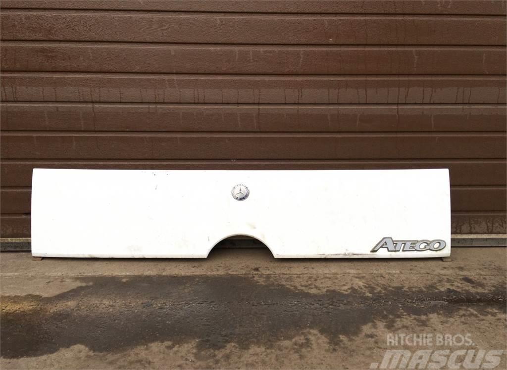 Mercedes-Benz Atego 1318 Vezetőfülke és belső tartozékok