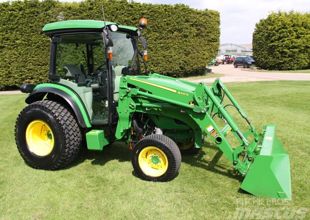 John Deere 4066R Compact tractor and JD 440R front loader Traktorok