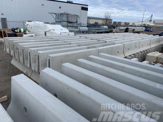  Quantity of (50) Concrete Jersey Barriers Egyéb