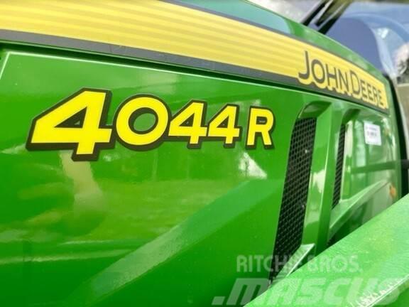 John Deere 4044R Traktorok