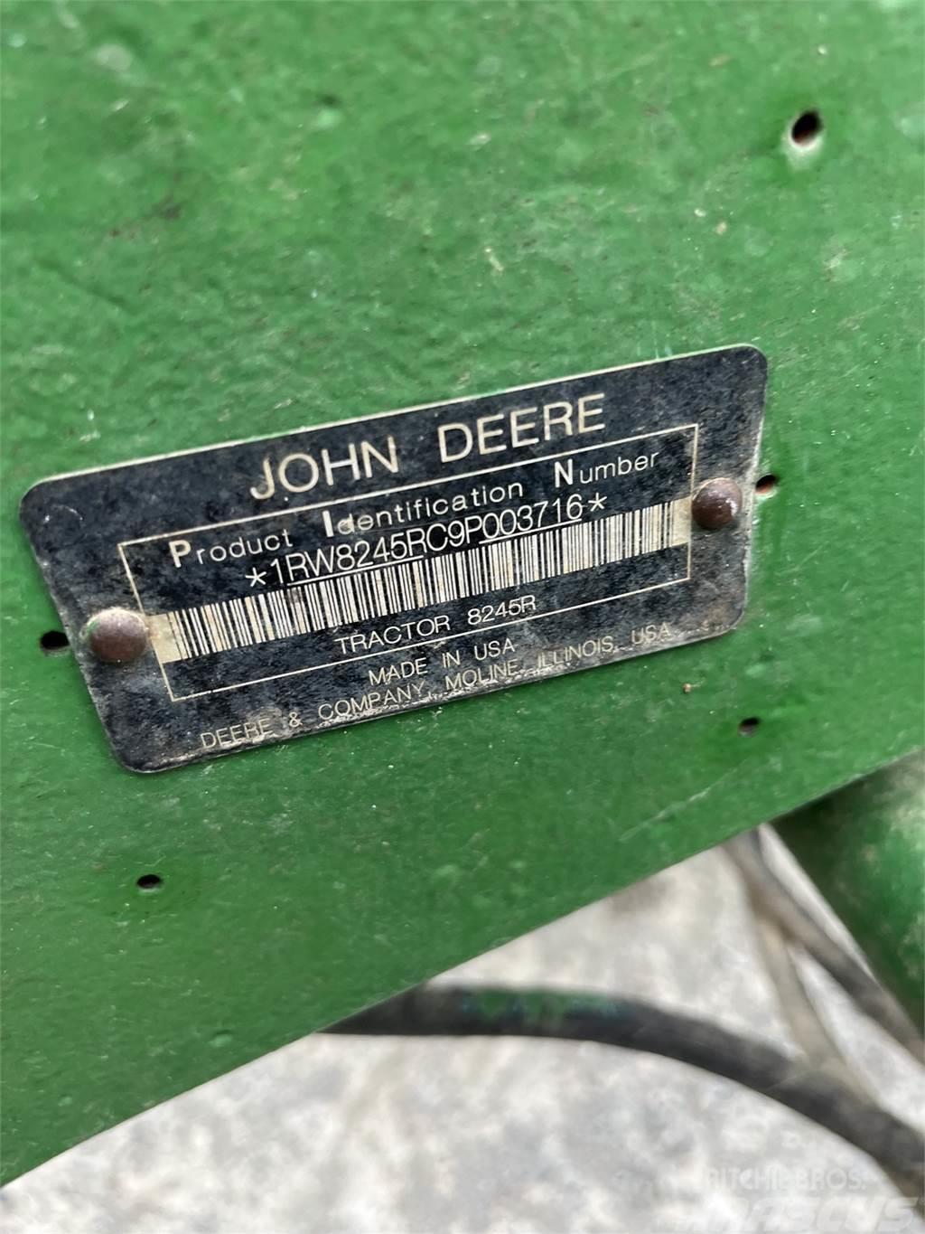 John Deere 8245R Traktorok
