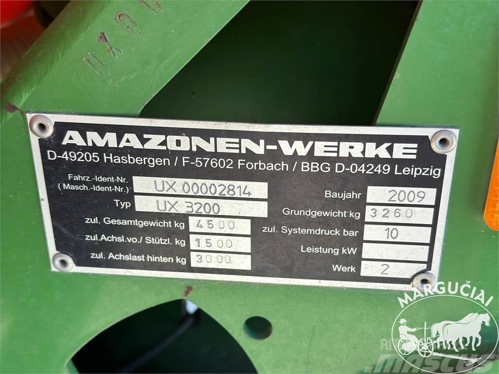 Amazone UX 3200, 3200 ltr., 24 m. Vontatott trágyaszórók