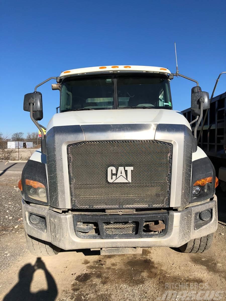 CAT CT660 Billenő teherautók