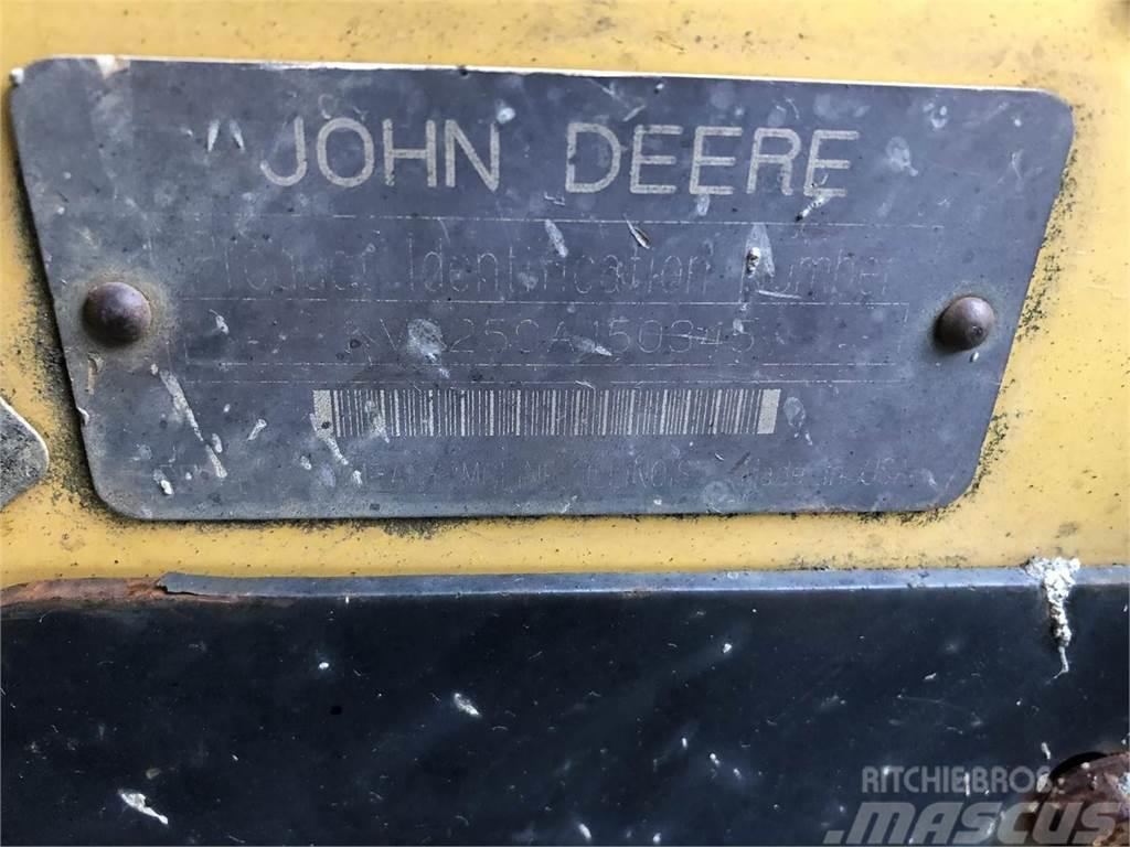 John Deere 250 Kompaktrakodók