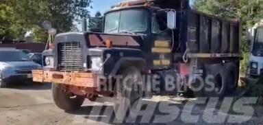 Mack RD690SX Dump Truck Billenő teherautók