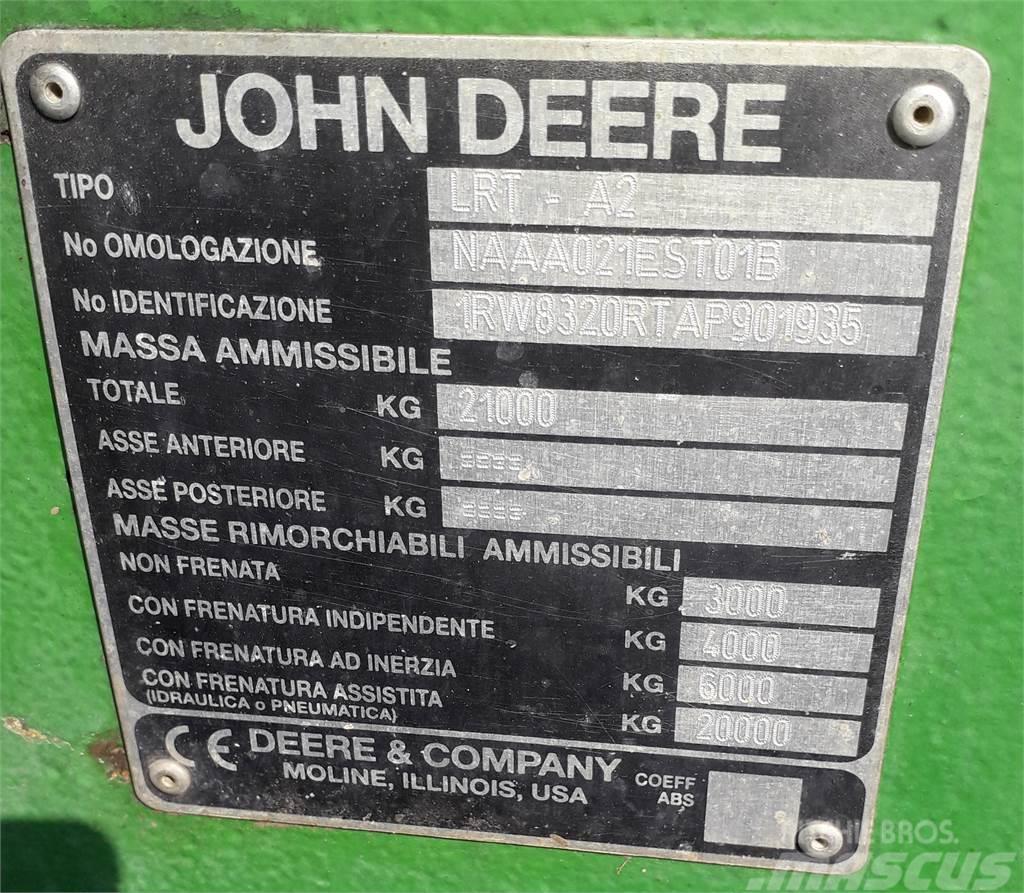 John Deere 8320 RT Traktorok