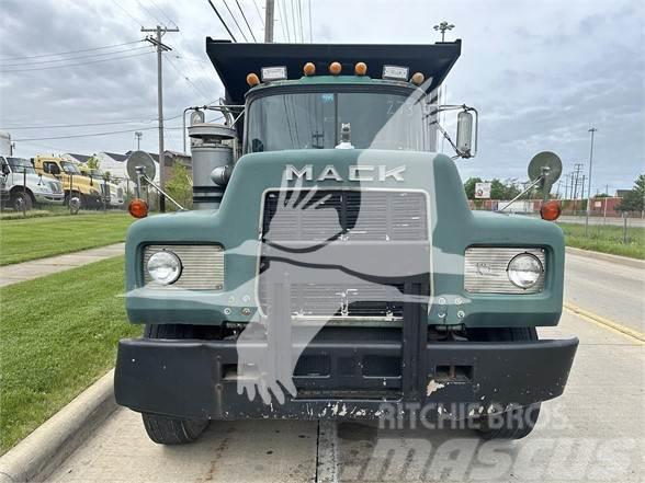 Mack R690ST Billenő teherautók