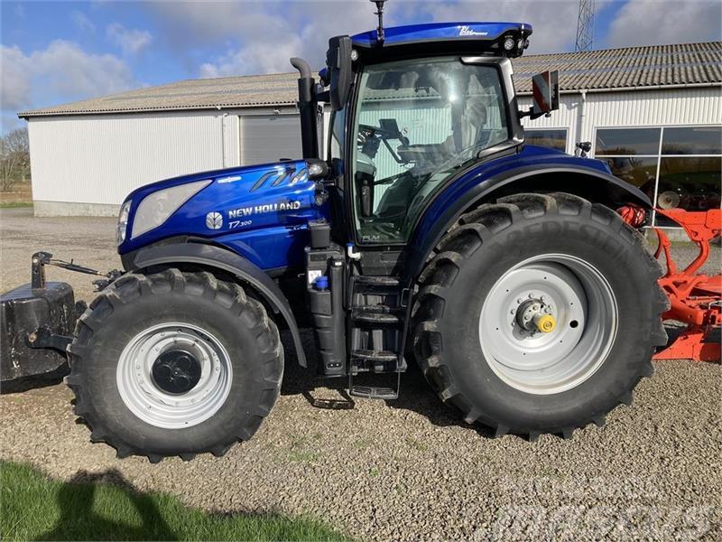 New Holland T7.300 AC Bluepower Traktorok