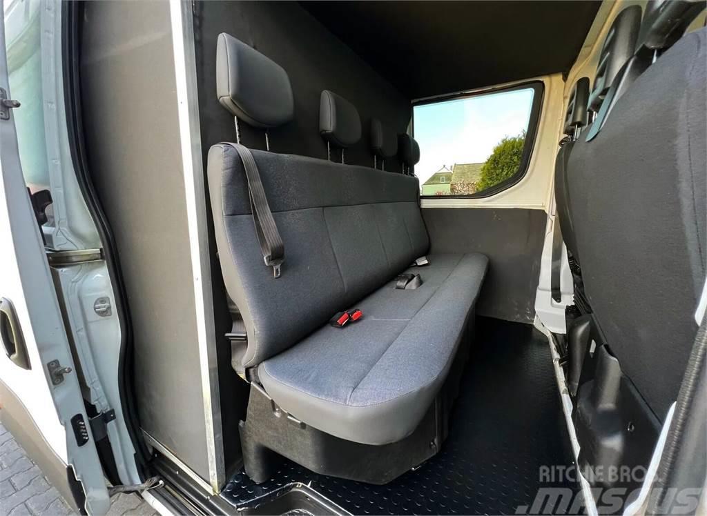 Iveco Daily 35S15 Doka Double Cabin Furgon L4H3 7-sits O Vezetőfülke és belső tartozékok