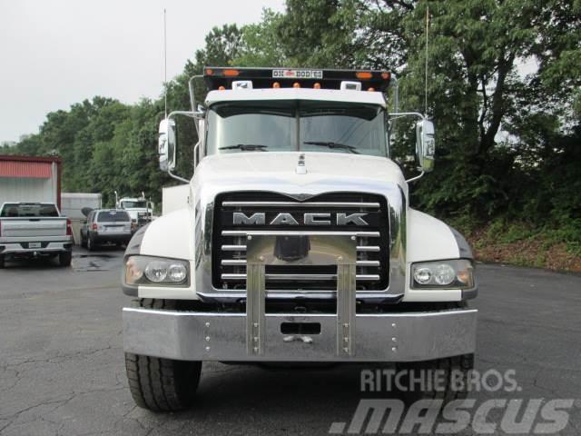 Mack GR64BR Billenő teherautók