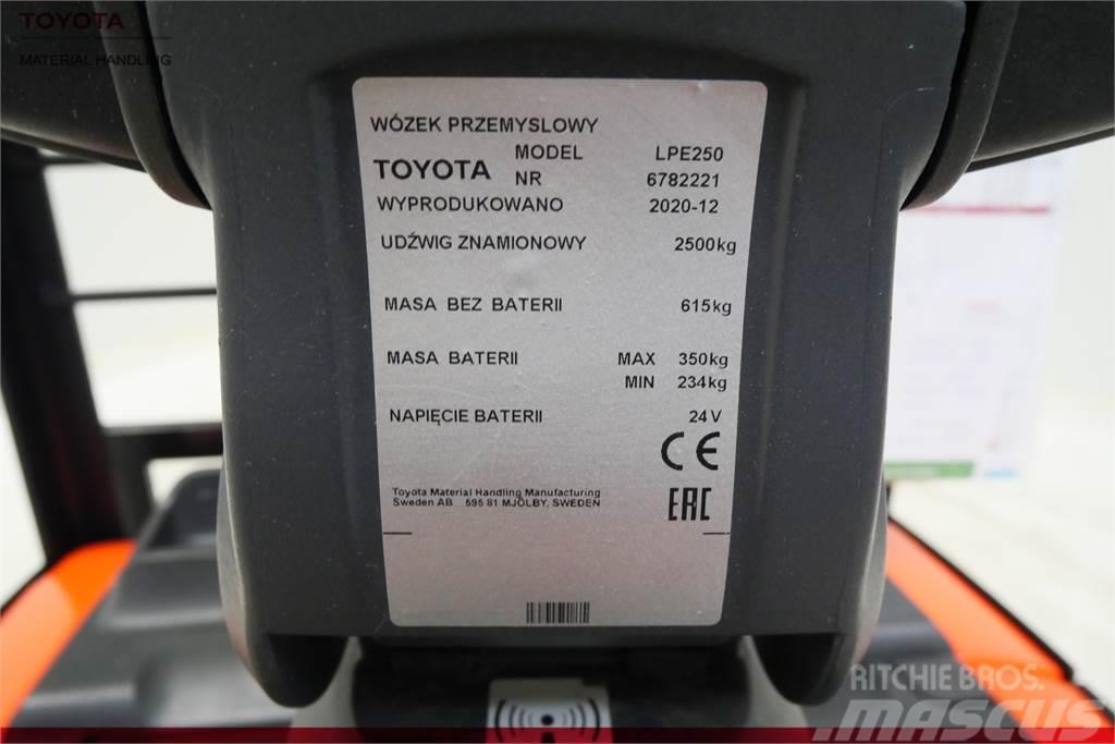 Toyota LPE250 Vezetőállásos alacsony emelőkocsi