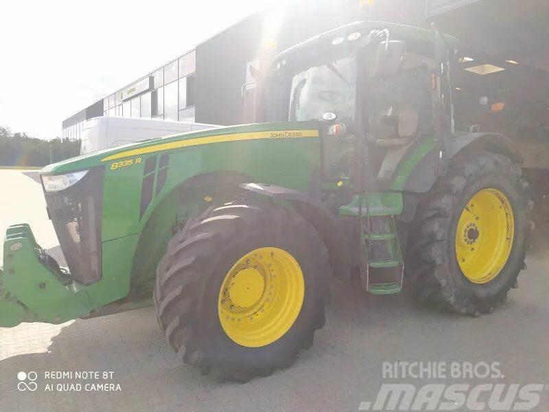 John Deere 8335 R Traktorok