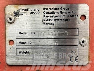 Kverneland 100-300-9 med Packomat S Váltvaforgató ekék