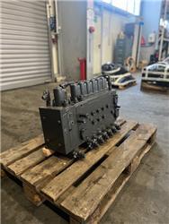 O&K hydraulic block case new holland
