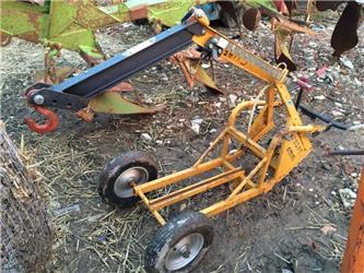 Probst manual operated wheeled hydraulic crane £250 plus 