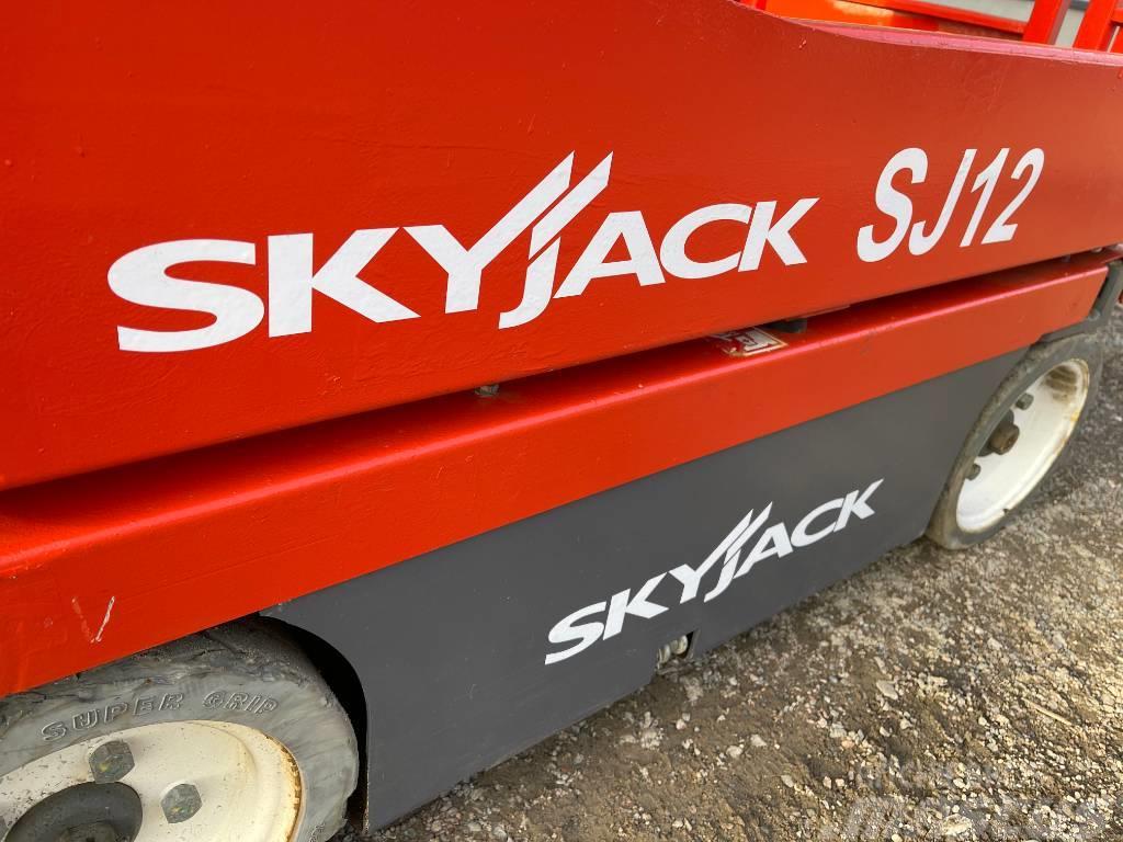 SkyJack SJ 12 Pelarlift Ollós emelők
