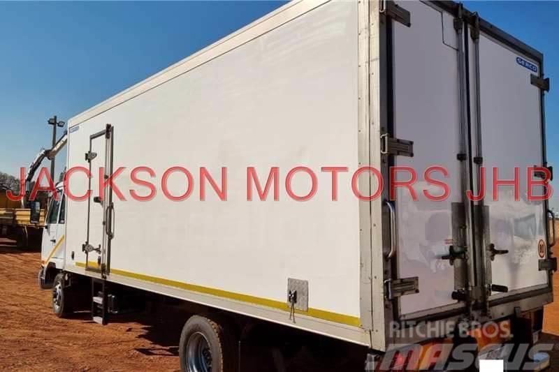 Nissan UD60 WITH INSULATED BODY AND CARRIER FRIDGE UNIT Egyéb