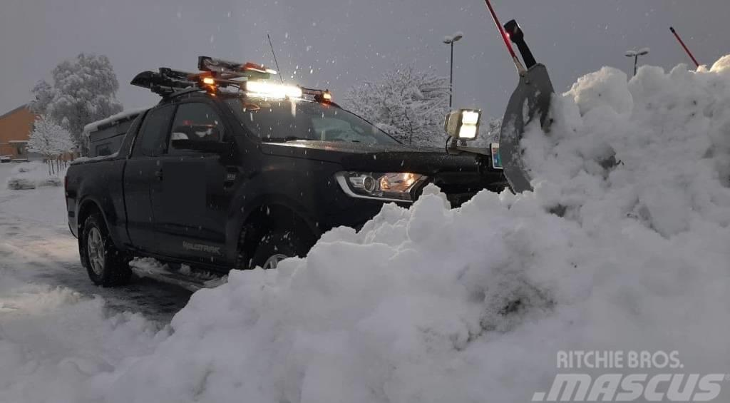 Ford Ranger with snowplow and sandspreader Transporterek