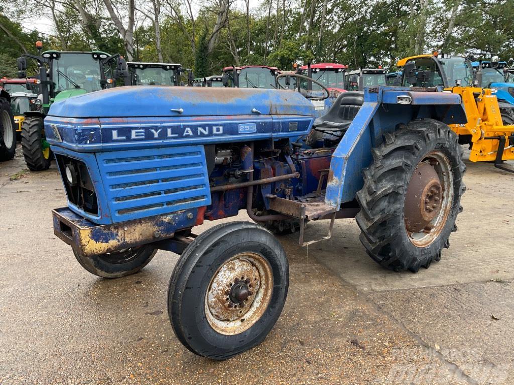 Leyland 253 Traktorok
