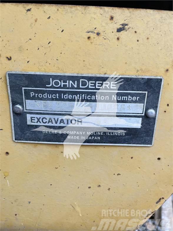 John Deere 225C LC Lánctalpas kotrók