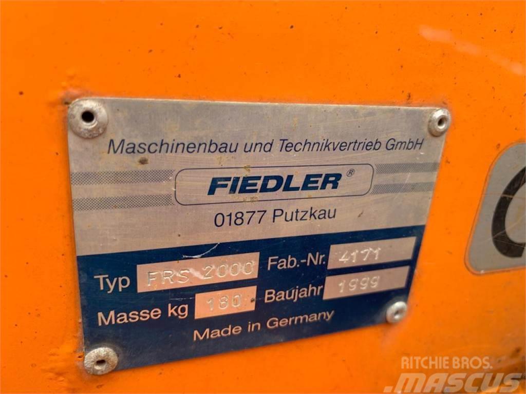 Fiedler Schneepflug FRS 2000 Egyéb kommunális gépek