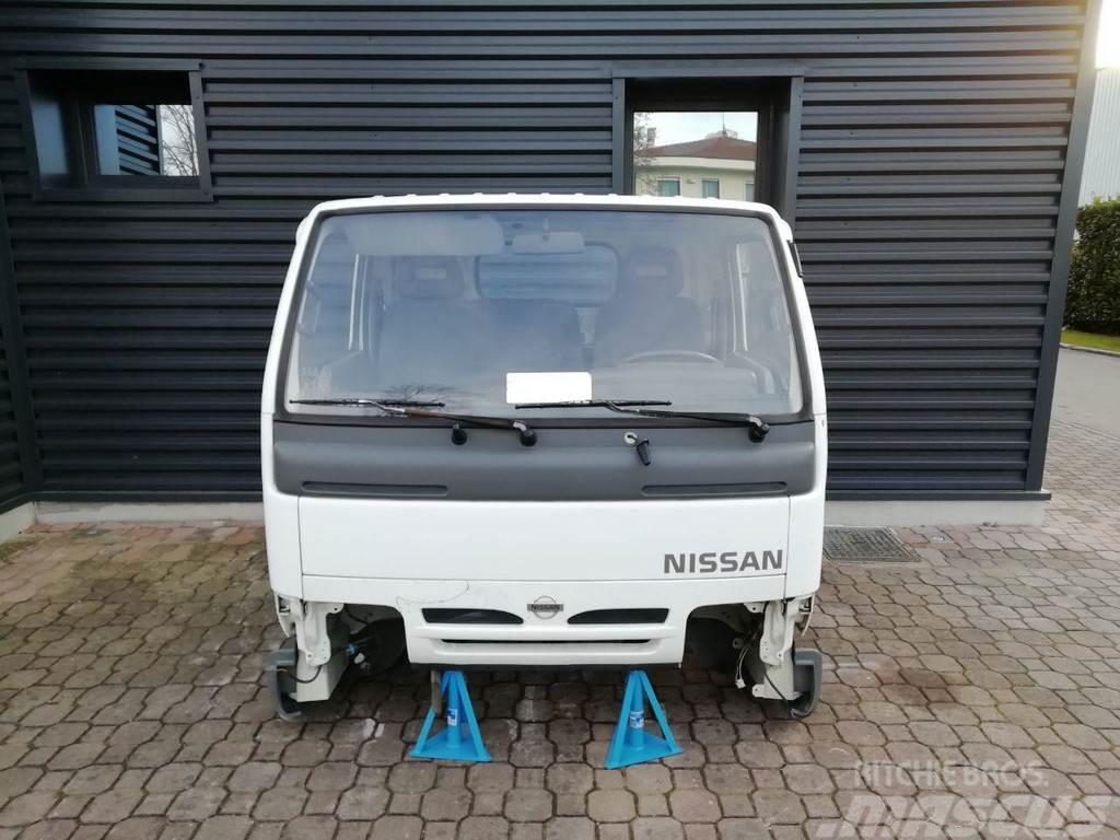 Nissan CABSTAR (1996-2006) Vezetőfülke és belső tartozékok