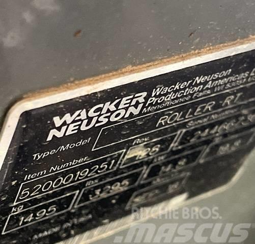 Wacker Neuson RTSC 3 Ikerdobos hengerek