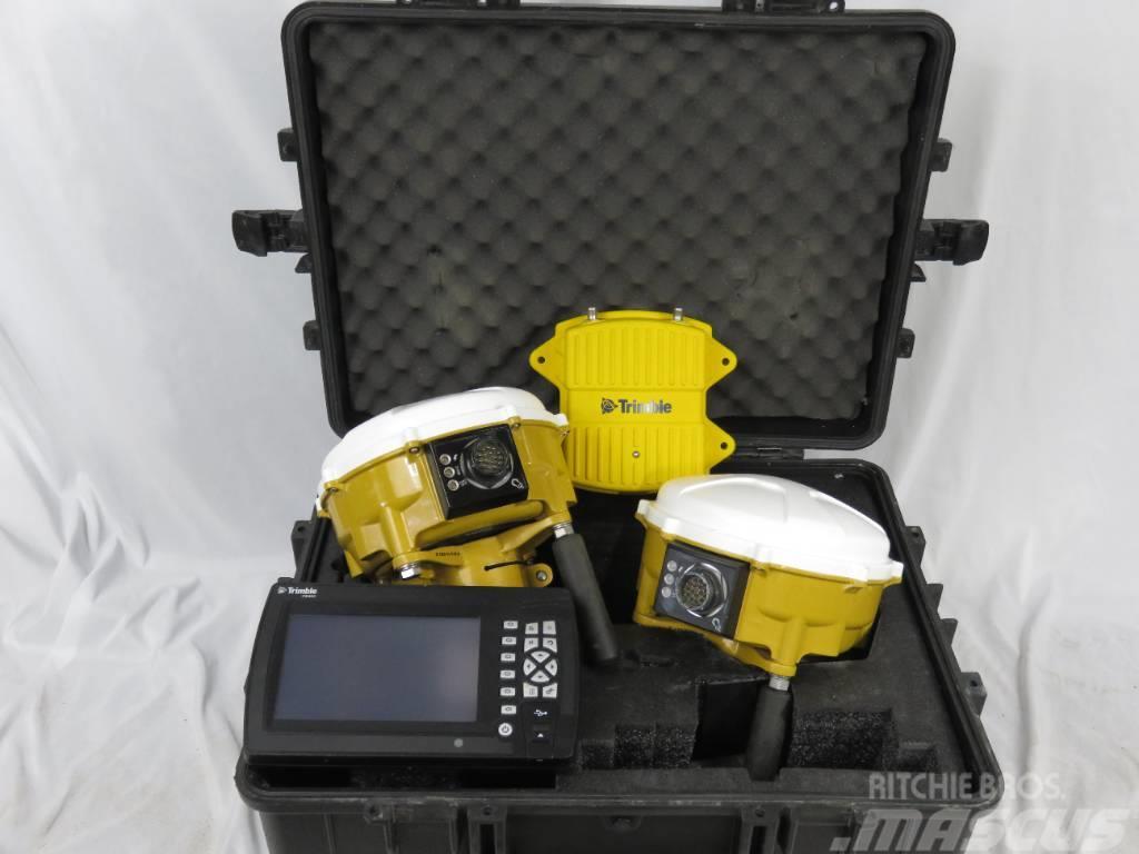 Trimble GCS900 Dozer GPS Kit w/ CB460, MS995's, SNR934 Egyéb alkatrészek