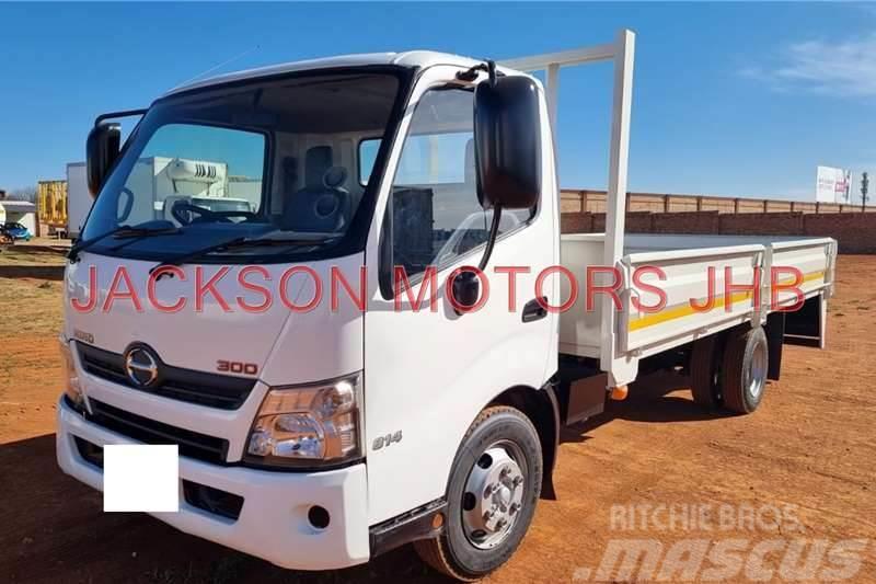 Hino 300, 915, FITTED WITH DROPSIDE BODY Egyéb