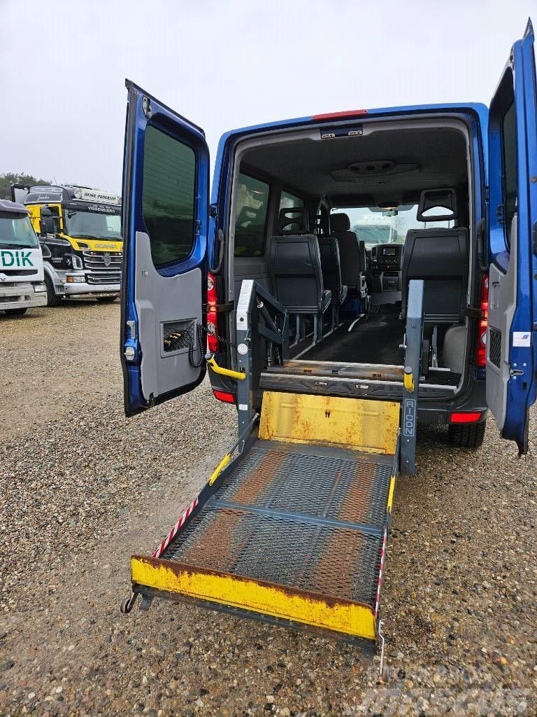Volkswagen Crafter 2.5 TDI with lift for wheelchair Dobozos