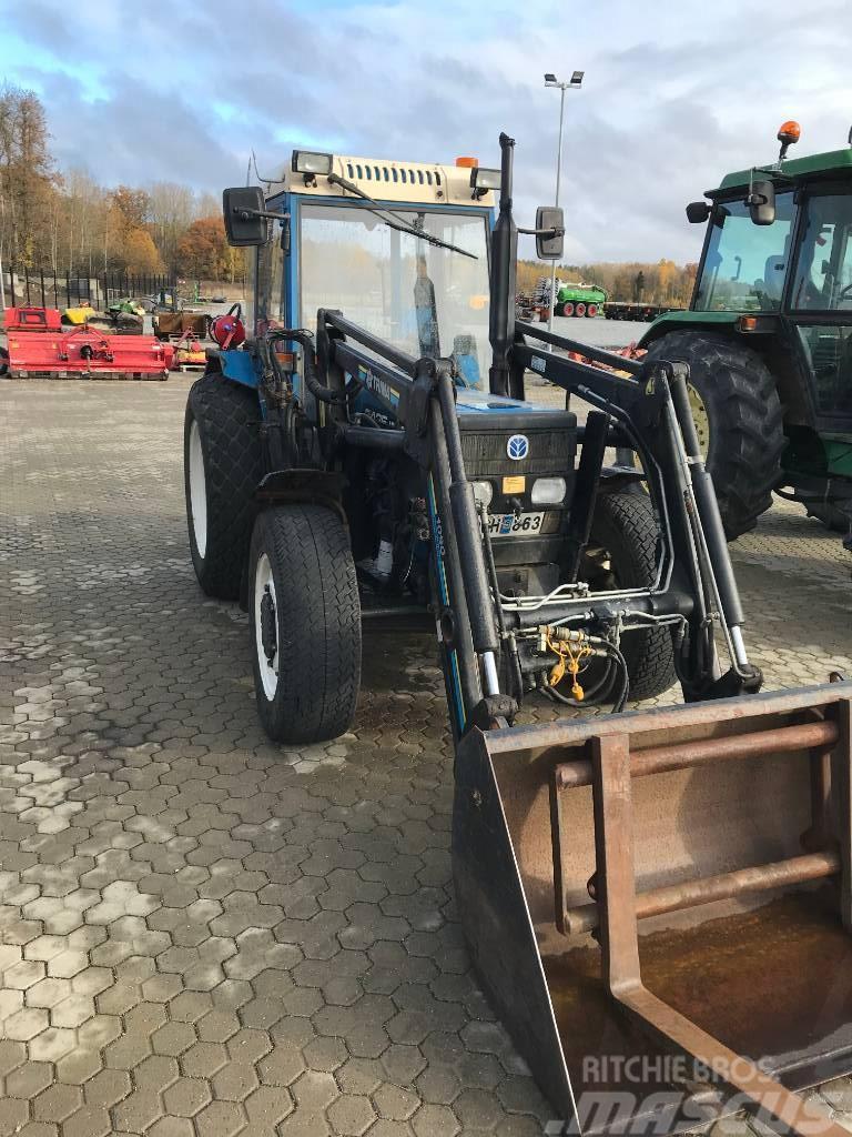New Holland 3435 med snöredskap Traktorok
