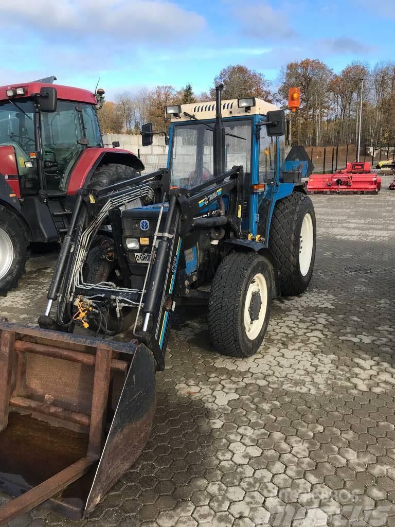 New Holland 3435 med snöredskap Traktorok