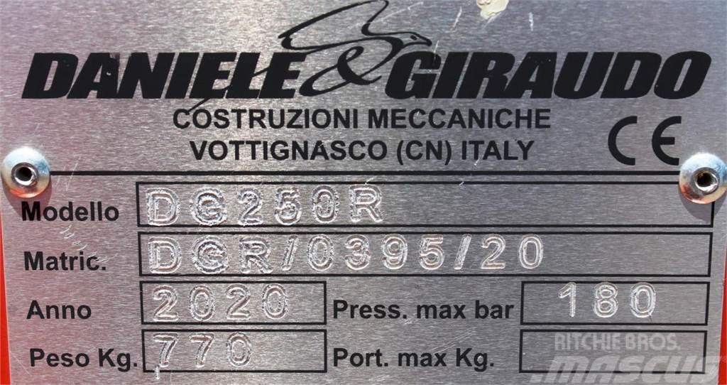  Heckbagger DG 250 R ( Daniele & Giraudo ) Homlokrakodó tartozékok