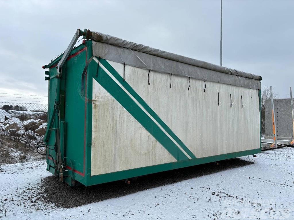  Okänt Flisbur med rulltäckning på Laxolås Horgos rakodó teherautók
