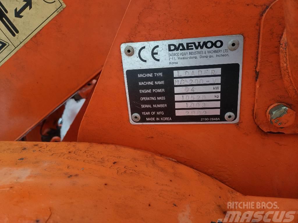 Daewoo 200-V Mega Gumikerekes homlokrakodók