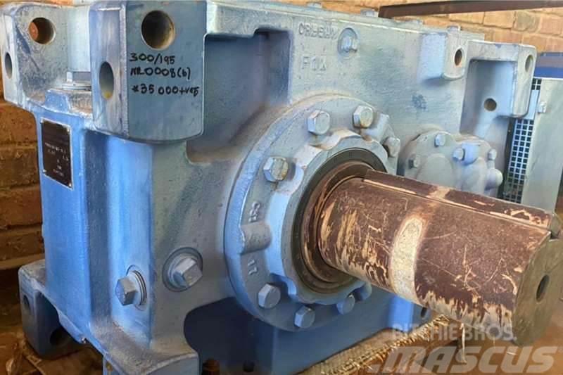 Sumitomo Industrial Gearbox 45kW Ratio 35.5 to 1 Egyéb