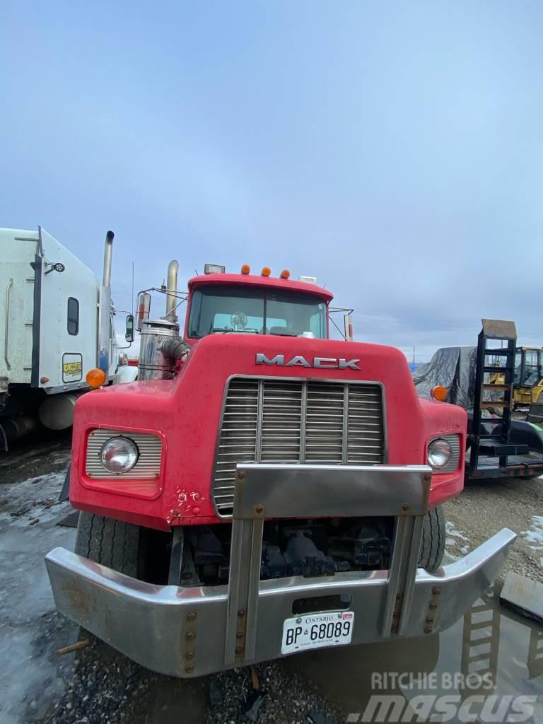 Mack Roll-Off Truck Multifunkciós teherautók