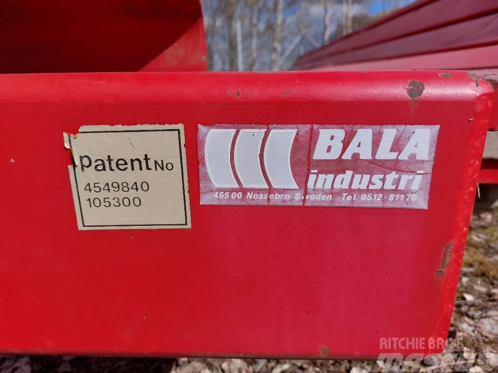 Bala Paalinkeräysvaunu Egyéb szálastakarmányozási gépek