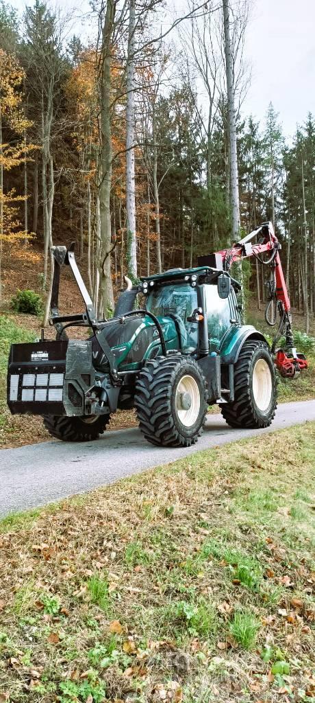 Valtra T234D Erdészeti traktorok