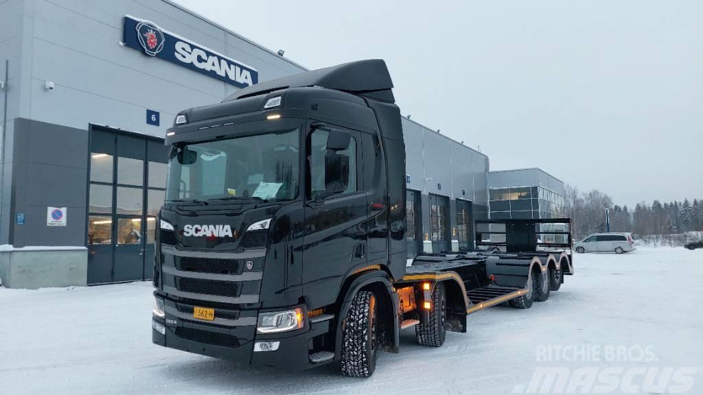 Scania R560 B10X4*6NB koneenkuljetusauto erdészeti gépszállító teherautók