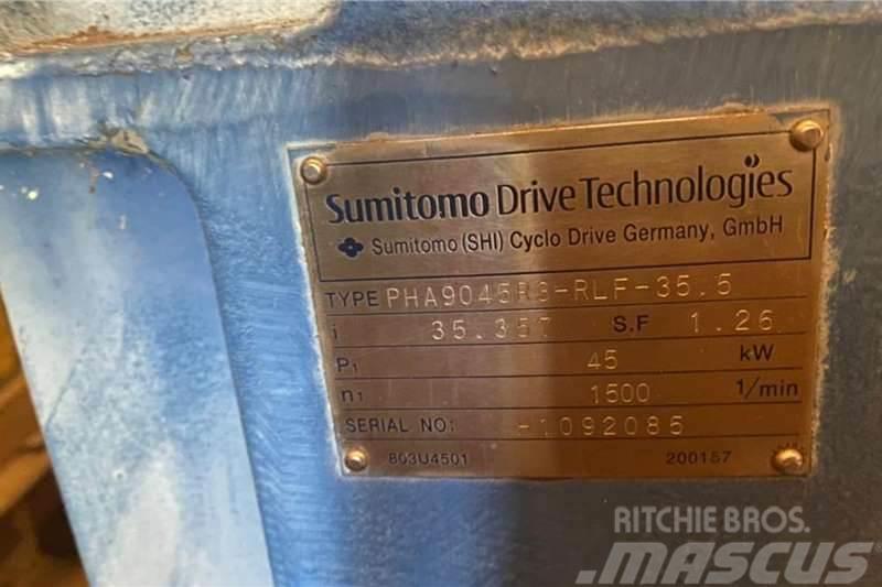 Sumitomo Industrial Gearbox 45kW Ratio 35.5 to 1 Egyéb