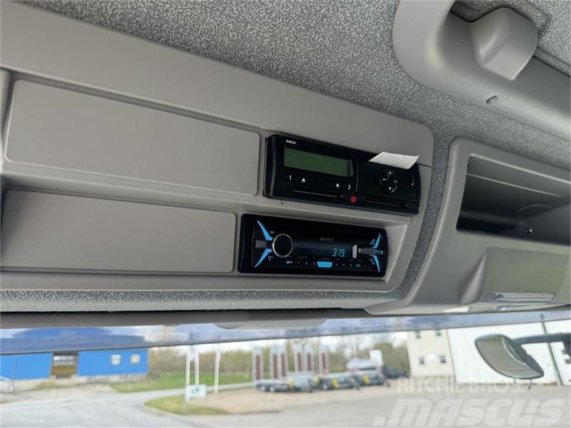 Iveco Eurocargo 120 med knæklad Platós / Ponyvás teherautók