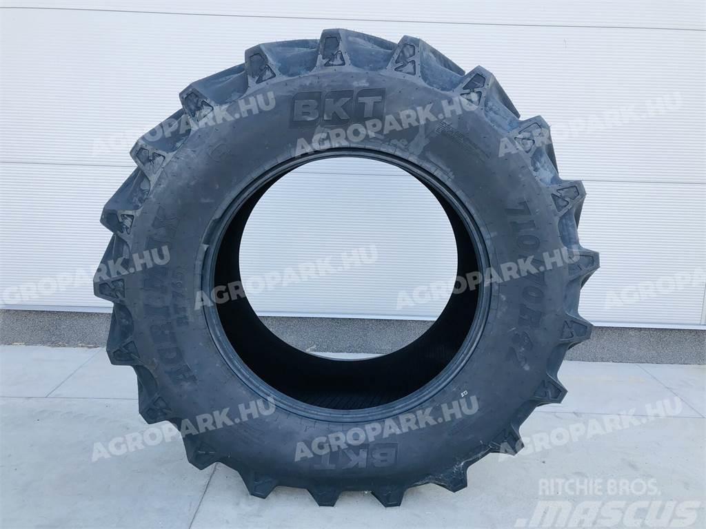BKT tire in size 710/70R42 Gumiabroncsok, kerekek és felnik