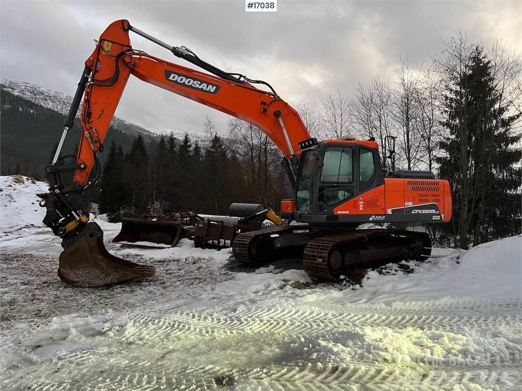Doosan DX225 LC-5 excavator w/ rotor tilt, Cleaning bucke Lánctalpas kotrók
