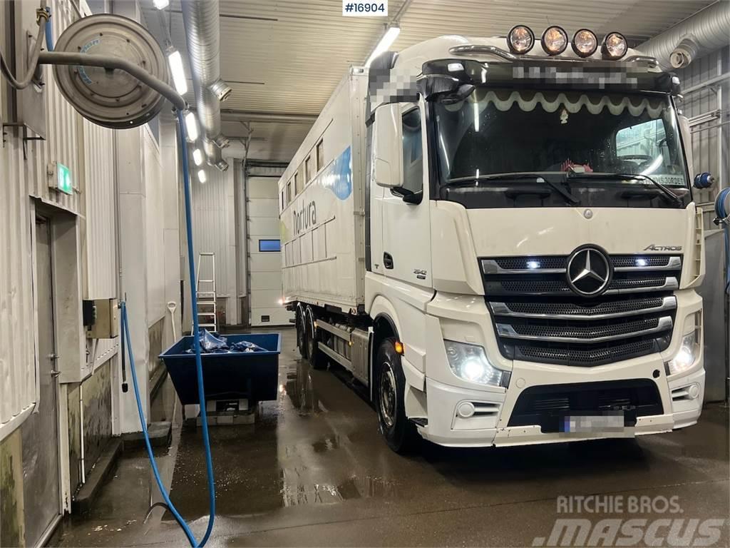 Mercedes-Benz Actros Animal transport truck w/ lift Közúti karbantartó haszongépek