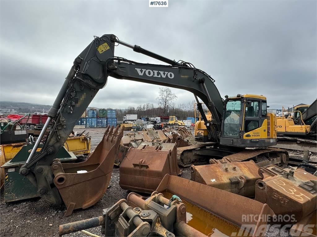 Volvo ECR235CL Tracked excavator w/ bucket and tilt Lánctalpas kotrók